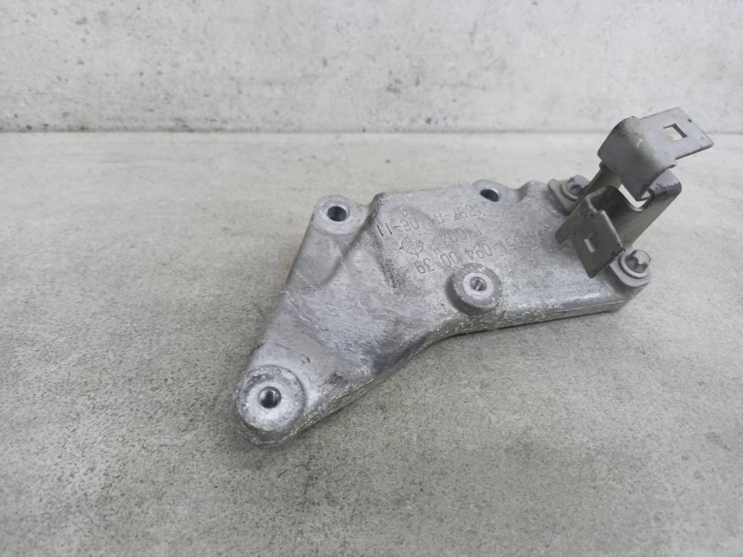 кронштейн (крепление) впускного коллектора Mercedes-Benz GLC Coupe C253 2018, 2.1 л., OM 651.921, дизель, A6510940039 - фото №1