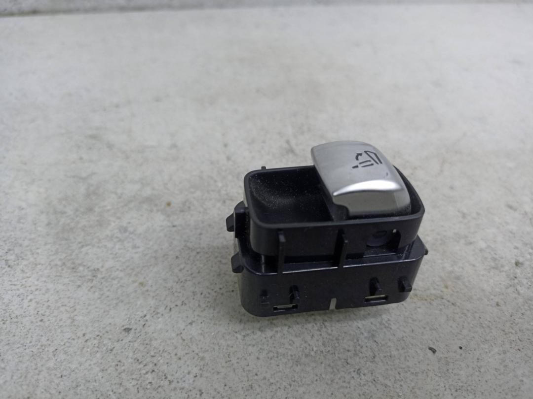 ручка ( кнопка ) складывания сиденья Mercedes-Benz GLC Coupe C253 2018, 2.1 л., OM 651.921, дизель, A2059056611 - фото №1