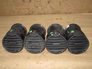 дефлектор обдува салона Volkswagen Caddy 3 поколение [рестайлинг] 2011, 1.6 л., TDi, CAY, дизель, МКПП, серебро, минивэн, передний привод, 2K0819703B