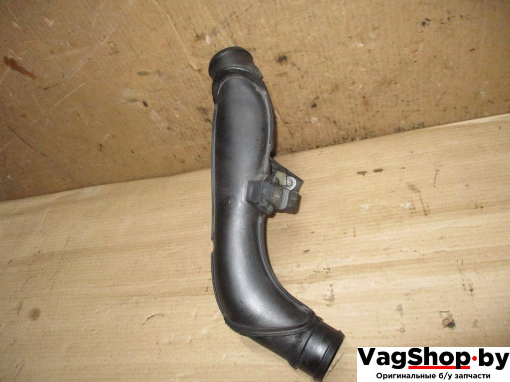 патрубок интеркулера Volkswagen Passat B6 2008, 2.0 л., TSI, CAW, бензин, АКПП, белый, универсал, передний привод, 1K0145770N, 3C0145762AP - фото №1