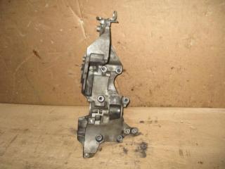 кронштейн двигателя Volkswagen Caddy 3 поколение [рестайлинг] 2011, 1.6 л., TDi, CAY, дизель, МКПП, серебро, минивэн, передний привод, 03L903143K