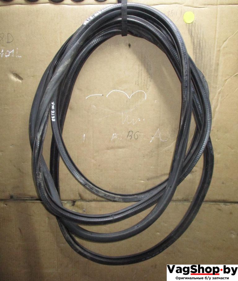 уплотнитель Volkswagen Golf 6 поколение 2012, 1.6 л., TDi, CAY, дизель, МКПП, красный, хетчбэк 5 дв., передний привод, 5K4867911B - фото №1