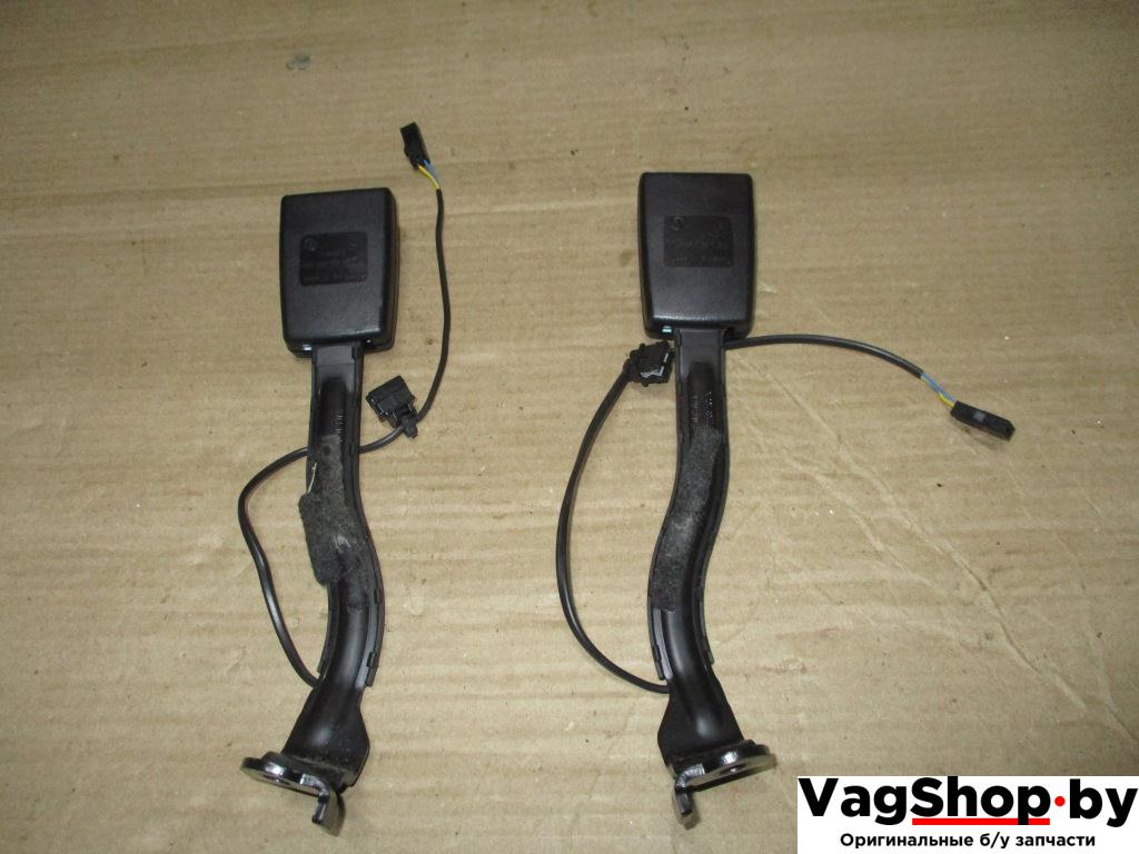 замок ремня безопасности Volkswagen Golf 6 поколение 2012, 1.6 л., TDi, CAY, дизель, МКПП, красный, хетчбэк 5 дв., передний привод, 1K4857756T - фото №1