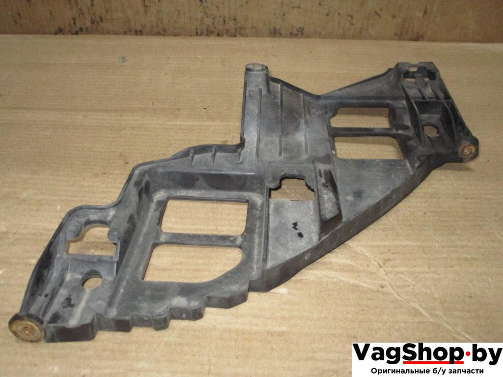 крепление фары левой Volkswagen Golf 6 поколение 2012, 1.6 л., TDi, CAY, дизель, МКПП, красный, хетчбэк 5 дв., передний привод, 5K0807227A - фото №1