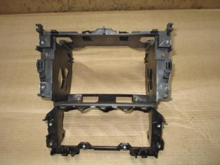 рамка под магнитолу Volkswagen Golf 6 поколение 2012, 1.6 л., TDi, CAY, дизель, МКПП, красный, хетчбэк 5 дв., передний привод, 5K0858005E