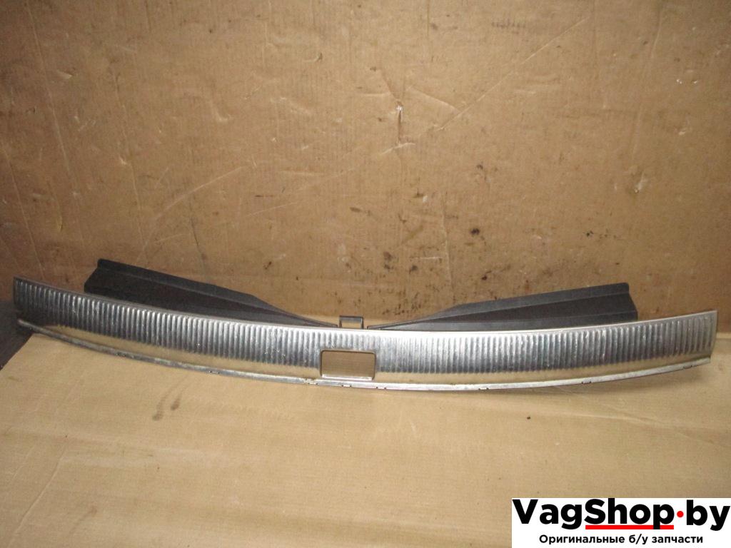 накладка внутренняя на заднюю панель кузова Audi Q7 4L 2008, 3.6 л., FSI, BHK, бензин, АКПП, черный, внедорожник 5 дв., полный привод, 4L0864483A - фото №1