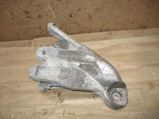 кронштейн двигателя Volkswagen Touareg 2 поколение 2013, 3.6 л., FSI, CGR, бензин, АКПП, серый, внедорожник 5 дв., полный привод, 03H199308