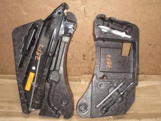 ящик под инструменты / набор инструментов Volkswagen Touareg 2 поколение 2013, 3.6 л., FSI, CGR, бензин, АКПП, серый, внедорожник 5 дв., полный привод