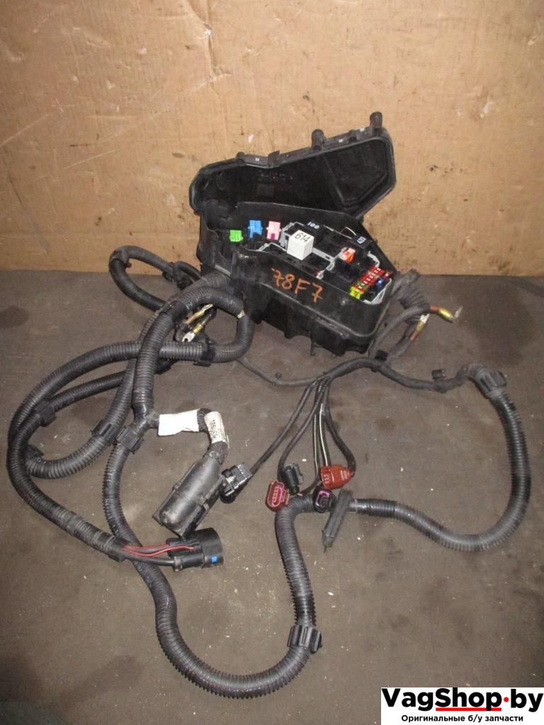 блок предохранителей Volkswagen Touareg 2 поколение 2013, 3.6 л., FSI, CGR, бензин, АКПП, серый, внедорожник 5 дв., полный привод - фото №1