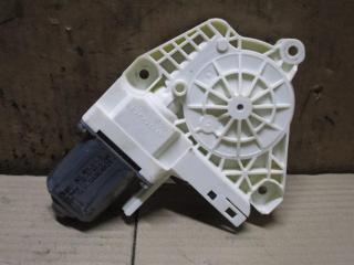 моторчик стеклоподъемника задний правый Volkswagen Touareg 2 поколение 2013, 3.6 л., FSI, CGR, бензин, АКПП, серый, внедорожник 5 дв., полный привод, 8K0959811B