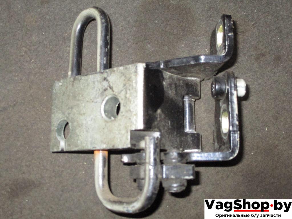 петля двери Volkswagen Golf Plus 1 поколение 2006, 2.0 л., TDi, BKD, дизель, МКПП, черный, хетчбэк 5 дв., передний привод, 1K4833412K - фото №1