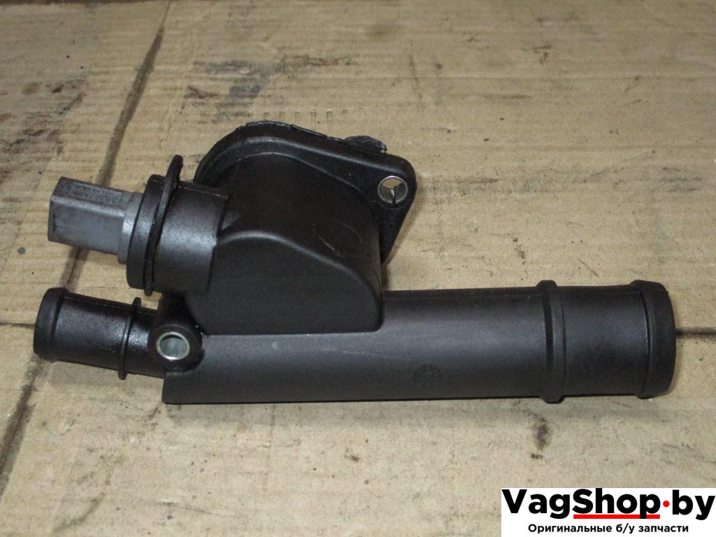 фланец (тройник) системы охлаждения Volkswagen Golf Plus 1 поколение 2006, 2.0 л., TDi, BKD, дизель, МКПП, черный, хетчбэк 5 дв., передний привод - фото №1