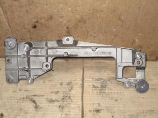 кронштейн (крепление) Volkswagen Golf Plus 1 поколение 2006, 2.0 л., TDi, BKD, дизель, МКПП, черный, хетчбэк 5 дв., передний привод, 03G131159