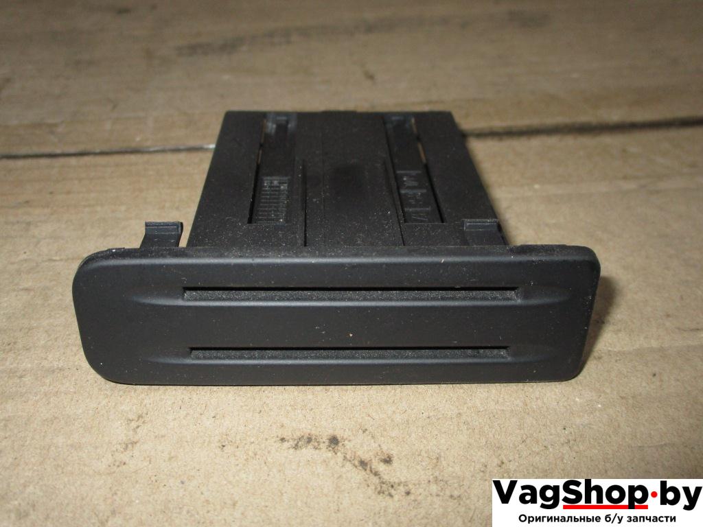 бардачок Volkswagen Golf Plus 1 поколение 2006, 2.0 л., TDi, BKD, дизель, МКПП, черный, хетчбэк 5 дв., передний привод, 5M0858373B - фото №1