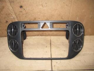 рамка под магнитолу Volkswagen Golf Plus 1 поколение 2006, 2.0 л., TDi, BKD, дизель, МКПП, черный, хетчбэк 5 дв., передний привод, 5M0858071J