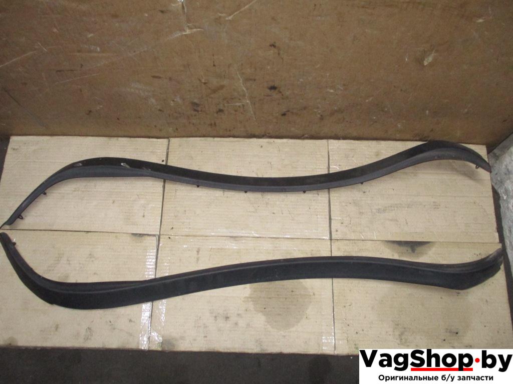 молдинг (накладка кузовная) Volkswagen Golf Plus 1 поколение 2006, 2.0 л., TDi, BKD, дизель, МКПП, черный, хетчбэк 5 дв., передний привод, 5M0839373C, 5M0839374C - фото №1