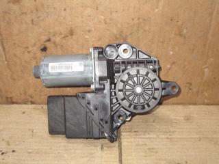 моторчик стеклоподъемника задний левый Volkswagen Golf Plus 1 поколение 2006, 2.0 л., TDi, BKD, дизель, МКПП, черный, хетчбэк 5 дв., передний привод, 5M0839401B