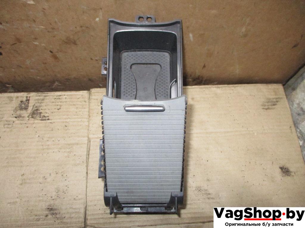 бардачок Volkswagen Golf Plus 1 поколение 2008, 1.9 л., TDi, BKC, дизель, МКПП, серебро, хетчбэк 5 дв., передний привод, 5M0862534D - фото №1