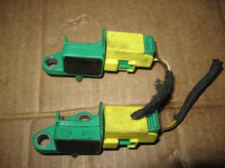 датчик удара Volkswagen Touran 2 2011, 2.0 л., TDi, CFJ, дизель, АКПП, черный, минивэн, передний привод, 5M0909606A