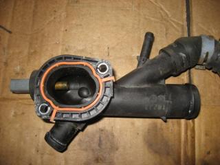 фланец (тройник) системы охлаждения Volkswagen Touran 2 2011, 2.0 л., TDi, CFJ, дизель, АКПП, черный, минивэн, передний привод, 03L121131AA