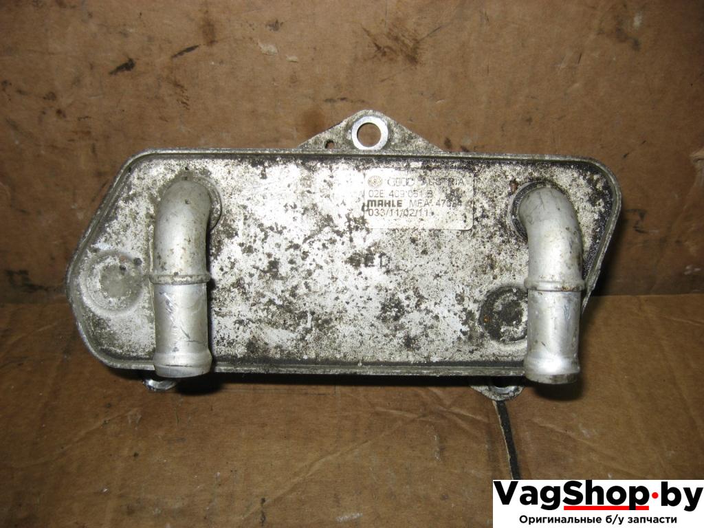 радиатор масляный Volkswagen Touran 2 2011, 2.0 л., TDi, CFJ, дизель, АКПП, черный, минивэн, передний привод, 02E409061B - фото №1