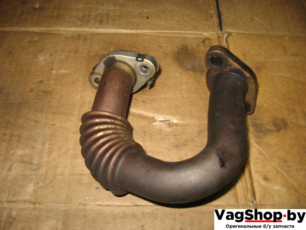 трубка системы рециркуляции EGR Volkswagen Touran 2 2011, 2.0 л., TDi, CFJ, дизель, АКПП, черный, минивэн, передний привод, 03P131521B - фото №1