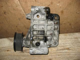 кронштейн генератора Audi A4 B7 2007, 3.0 л., TDi, ASB, дизель, МКПП, серый, универсал, полный привод, 059903143K