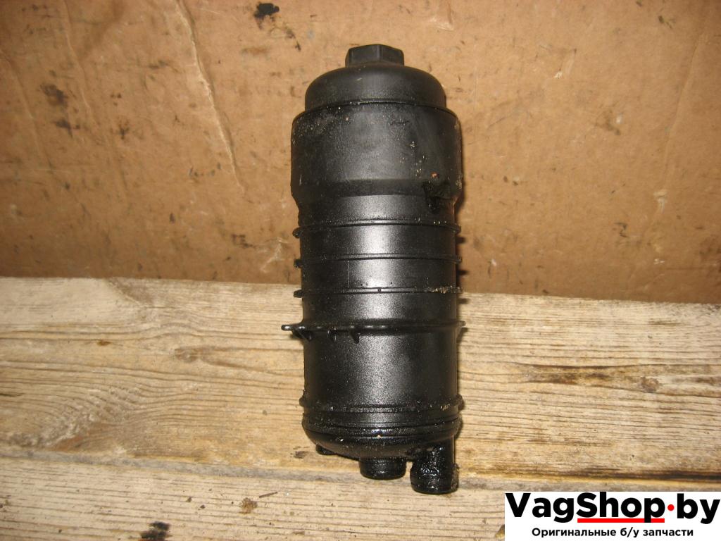 корпус масляного фильтра Audi A4 B7 2007, 3.0 л., TDi, ASB, дизель, МКПП, серый, универсал, полный привод, 057115373B - фото №1