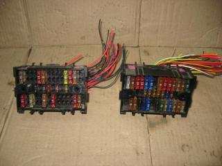 блок предохранителей Volkswagen Transporter T5 2007, 2.5 л., TDi, BNZ, дизель, АКПП, красный, передний привод, 7H0937617