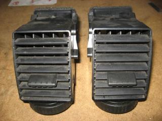 дефлектор обдува салона Volkswagen Caravelle 5 2006, 2.5 л., TDi, AXD, дизель, МКПП, красный, минивэн, передний привод, 7H0815706A