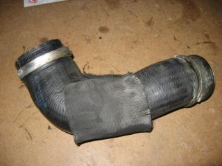 патрубок интеркулера Volkswagen Transporter T5 2007, 2.5 л., TDi, BNZ, дизель, АКПП, красный, передний привод, 7H0145980K