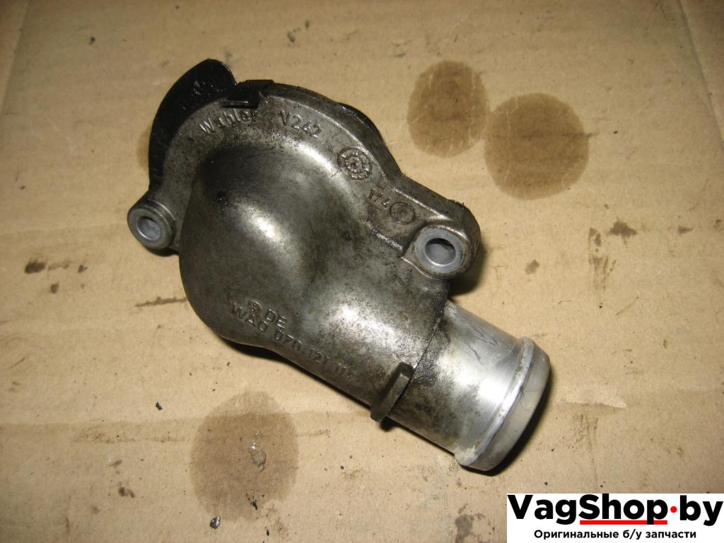 корпус термостата Volkswagen Caravelle 5 2006, 2.5 л., TDi, AXD, дизель, МКПП, красный, минивэн, передний привод, 070121114 - фото №1