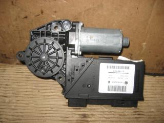 моторчик стеклоподъемника задний правый Volkswagen Touareg 1 поколение [рестайлинг] 2008, 3.0 л., TDi, CAS, дизель, АКПП, черный, внедорожник 5 дв., полный привод, 7L6959704, 3D0959794E