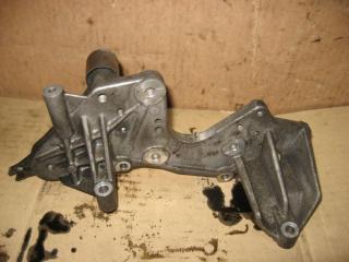 кронштейн ТНВД Volkswagen Touareg 1 поколение [рестайлинг] 2008, 3.0 л., TDi, CAS, дизель, АКПП, черный, внедорожник 5 дв., полный привод, 059130147N