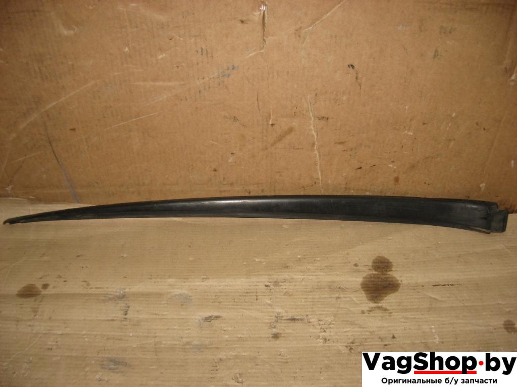 молдинг лобового стекла Volkswagen Golf Plus 1 поколение 2006, 1.9 л., TDi, BLS, дизель, МКПП, серый, хетчбэк 5 дв., передний привод, 5M0854327D - фото №1