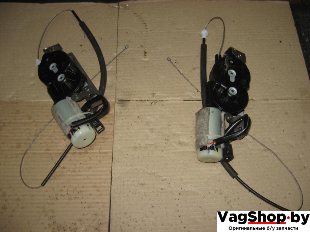 моторчик регулировки сиденья Volkswagen Touareg 1 поколение 2004, 4.2 л., i, AXQ, бензин, АКПП, белый, внедорожник 5 дв., полный привод - фото №1