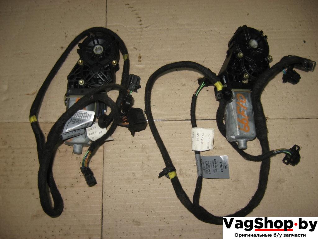моторчик регулировки сиденья Volkswagen Touareg 1 поколение 2004, 4.2 л., i, AXQ, бензин, АКПП, белый, внедорожник 5 дв., полный привод - фото №1