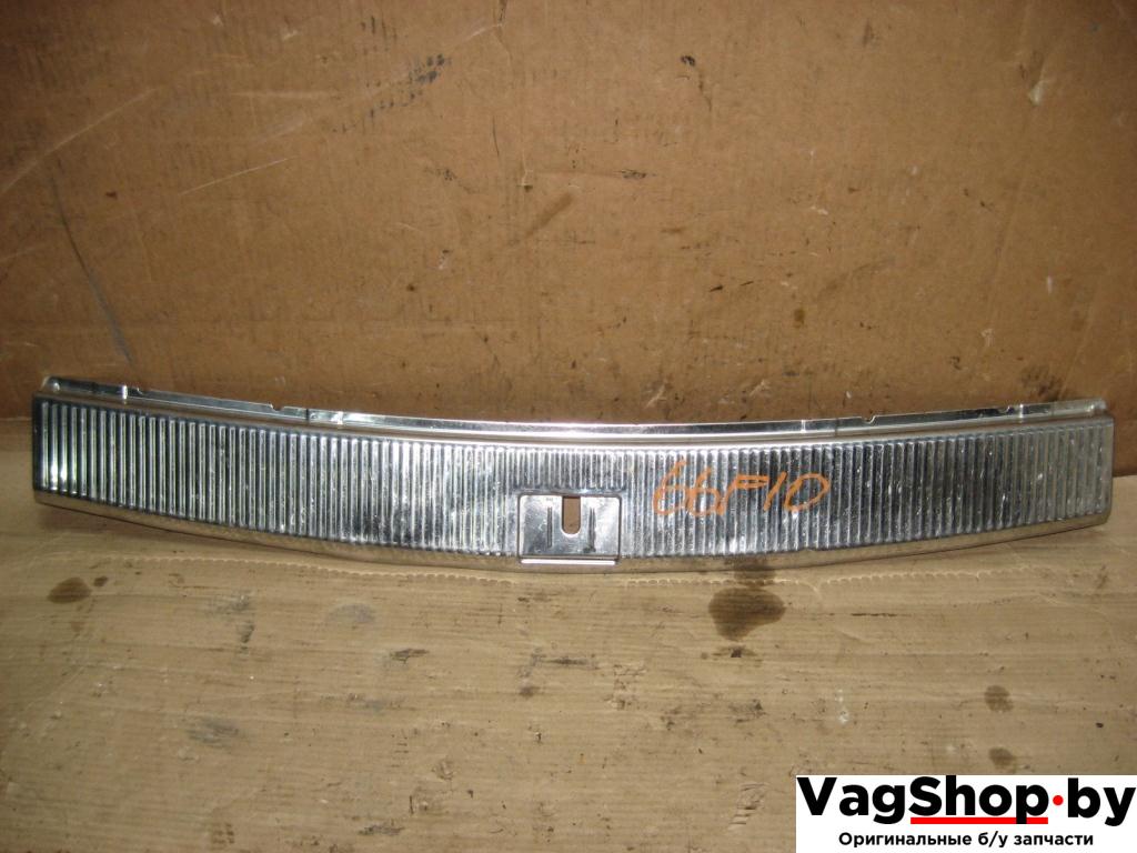 накладка внутренняя на заднюю панель кузова Volkswagen Touareg 1 поколение 2004, 4.2 л., i, AXQ, бензин, АКПП, белый, внедорожник 5 дв., полный привод - фото №1
