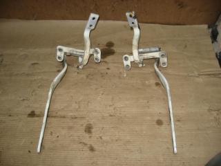 петля крышки багажника Volkswagen Touareg 1 поколение 2004, 4.2 л., i, AXQ, бензин, АКПП, белый, внедорожник 5 дв., полный привод, 7L6827301B, 7L6827302B