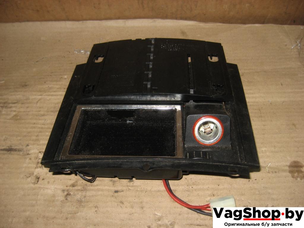 пепельница Volkswagen Touareg 1 поколение 2004, 4.2 л., i, AXQ, бензин, АКПП, белый, внедорожник 5 дв., полный привод, 7L6857961, 7L6863071A - фото №1