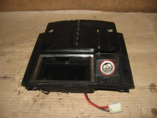 пепельница Volkswagen Touareg 1 поколение 2004, 4.2 л., i, AXQ, бензин, АКПП, белый, внедорожник 5 дв., полный привод, 7L6857961, 7L6863071A