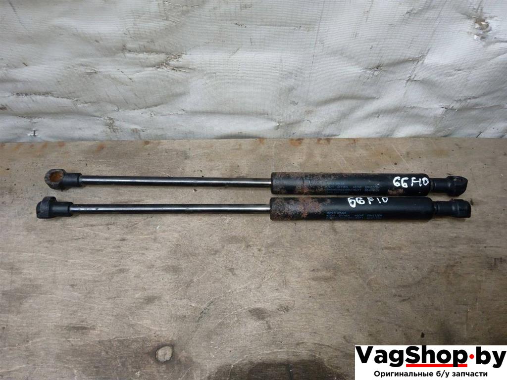 амортизатор стекла багажника Volkswagen Touareg 1 поколение 2004, 4.2 л., i, AXQ, бензин, АКПП, белый, внедорожник 5 дв., полный привод, 7L6845587 - фото №1