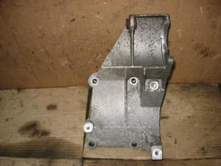 кронштейн компрессора кондиционера Volkswagen Touareg 1 поколение 2004, 4.2 л., i, AXQ, бензин, АКПП, белый, внедорожник 5 дв., полный привод, 077260885M