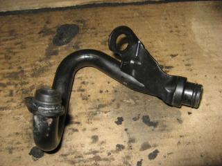 трубка охлаждающей жидкости Volkswagen Touareg 1 поколение 2004, 4.2 л., i, AXQ, бензин, АКПП, белый, внедорожник 5 дв., полный привод, 077121131F