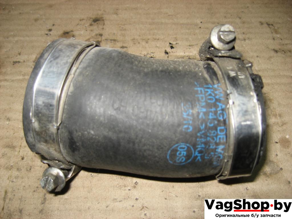 патрубок интеркулера Volkswagen Passat B6 2010, 2.0 л., TDi, CBB, дизель, АКПП, серый, универсал, полный привод, 1K0145828S - фото №1