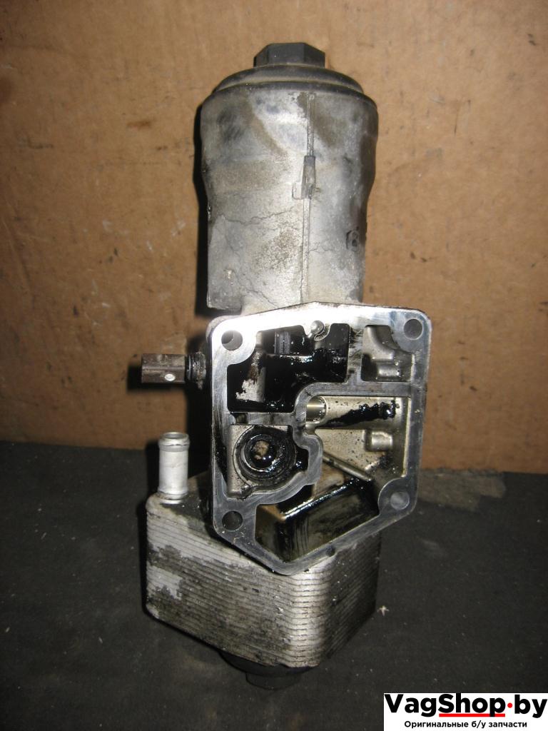 корпус масляного фильтра Volkswagen Passat B6 2010, 2.0 л., TDi, CBB, дизель, АКПП, серый, универсал, полный привод, 045115389K - фото №1