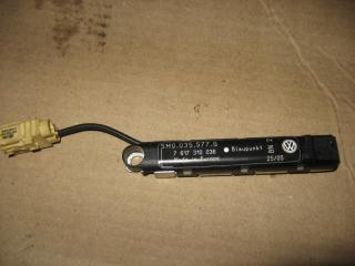 усилитель антенны Volkswagen Golf Plus 1 поколение 2008, 1.9 л., TDi, BKC, дизель, МКПП, серебро, хетчбэк 5 дв., передний привод, 5M0035577G