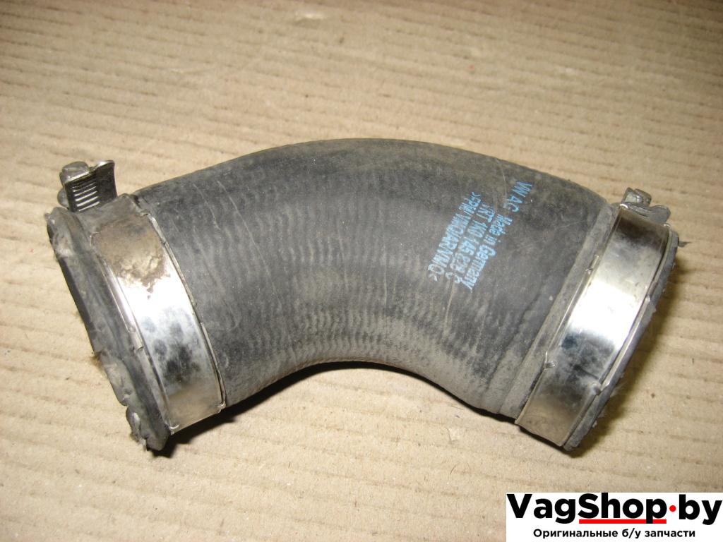 патрубок интеркулера Volkswagen Passat B6 2009, 1.4 л., TSI, бензин, газ, АКПП, черный, универсал, передний привод, 1K0145828C - фото №1