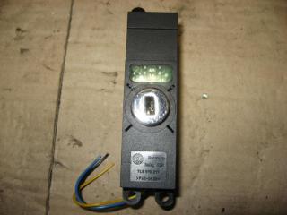 кнопка (выключатель) Volkswagen Touareg 1 поколение 2005, 2.5 л., TDi, BAC, дизель, АКПП, серый, внедорожник 5 дв., полный привод, 7L6919211