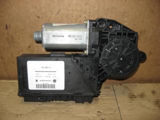 моторчик стеклоподъемника задний левый Volkswagen Touareg 1 поколение 2005, 2.5 л., TDi, BAC, дизель, АКПП, серый, внедорожник 5 дв., полный привод, 7L0959703, 7L0959795